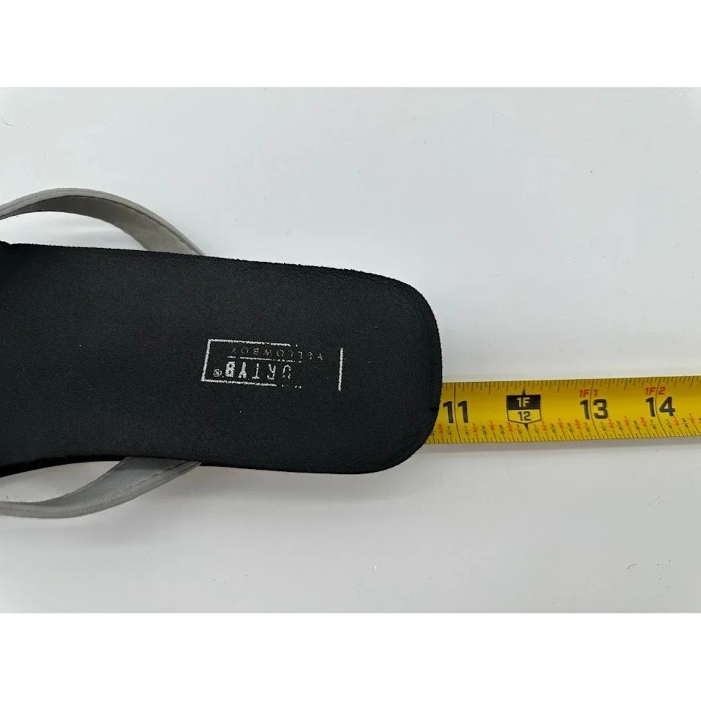 Yellow Box Womens Flip Flop Sandals Silver Glitter Straps Black Foam Size 10.5in - Picture 6 of 6